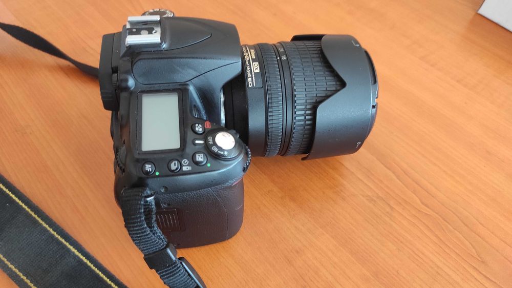 Nikon D90 с обектив Nikon AF-S Nikkor 18-105mm