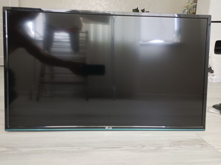 Продае́ться  телевизор LG. Диагональ 30