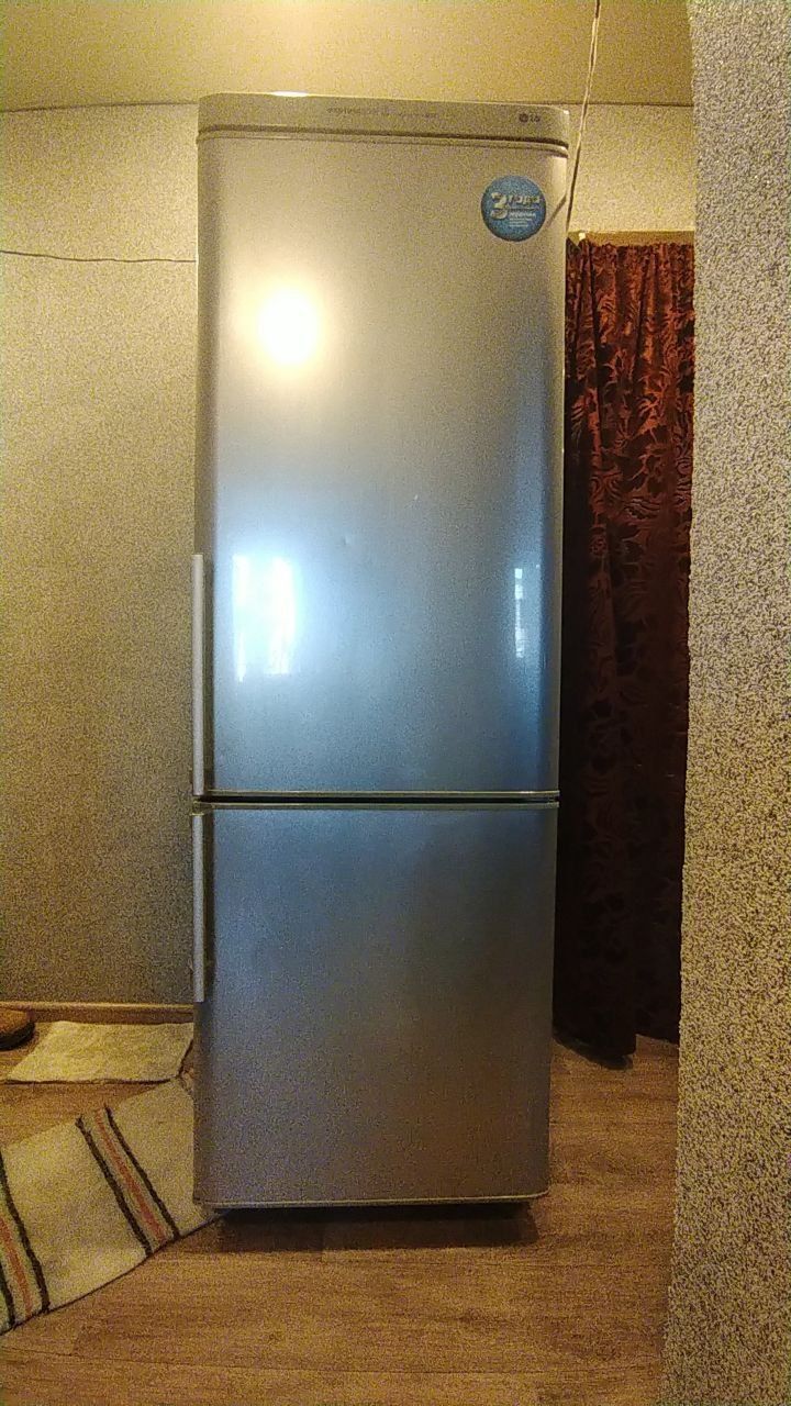 Холодильник б/у требует заправки фреона
