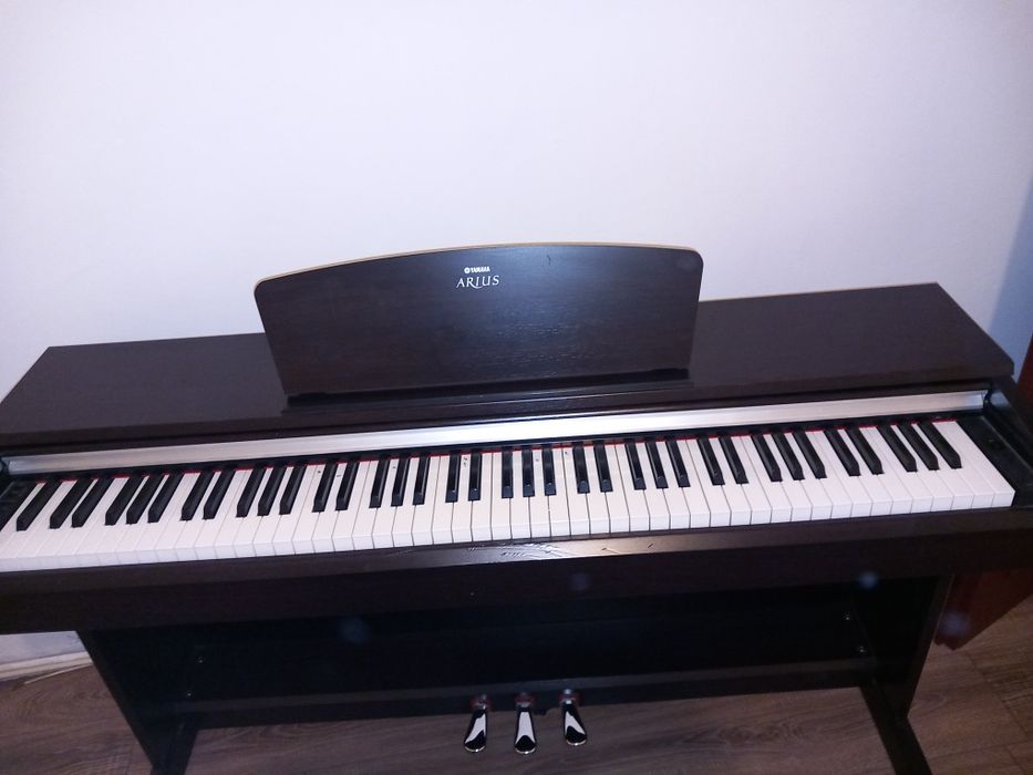 Vand pian Yamaha Arius