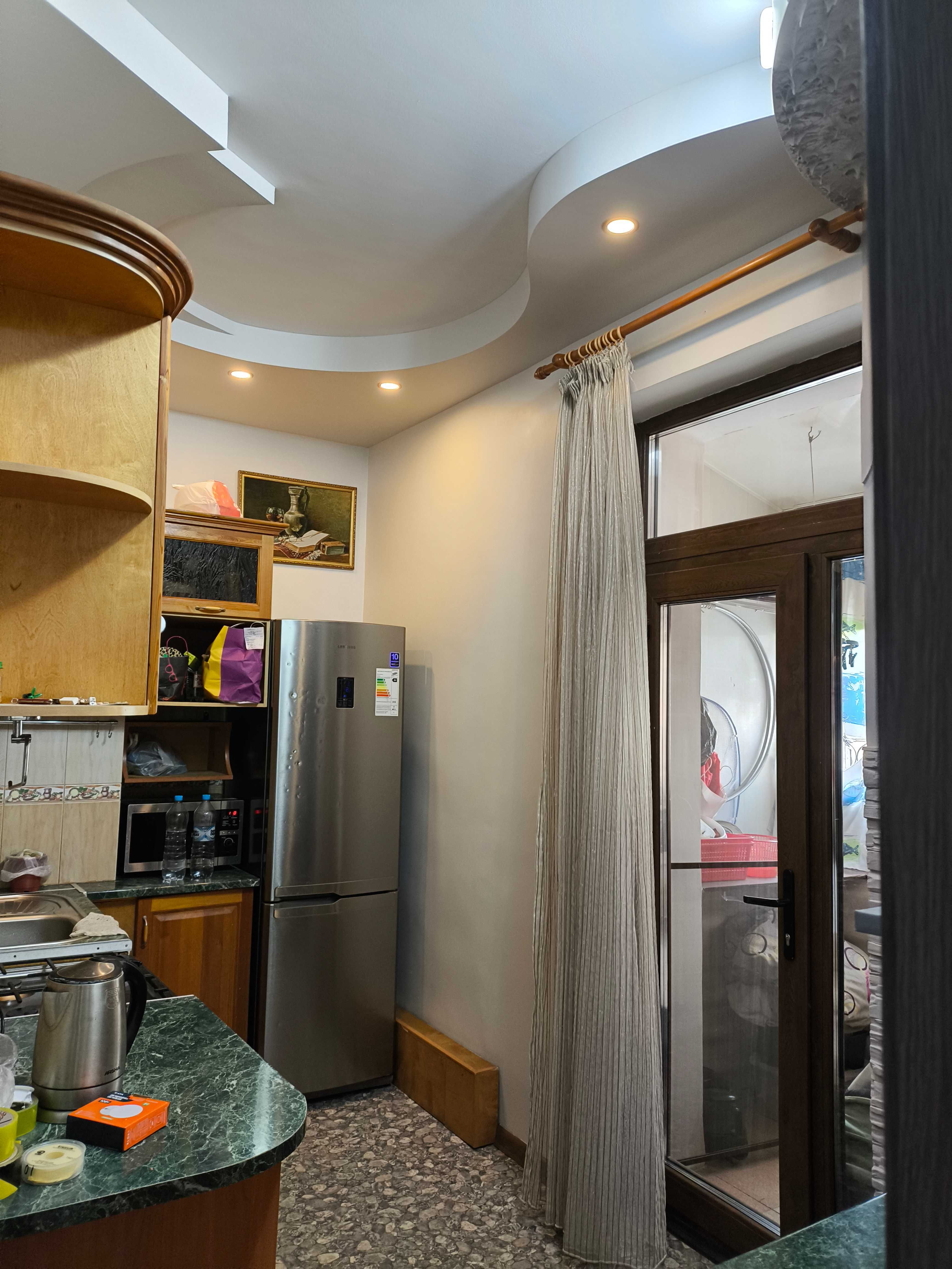 Продам свою 3 комнатную квартиру в центре