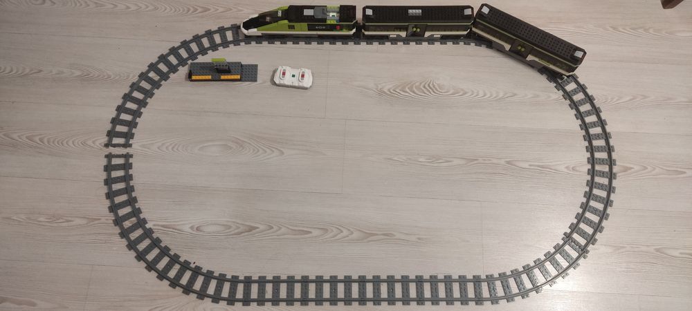 LEGO® City - Tren expres de pasageri 60337