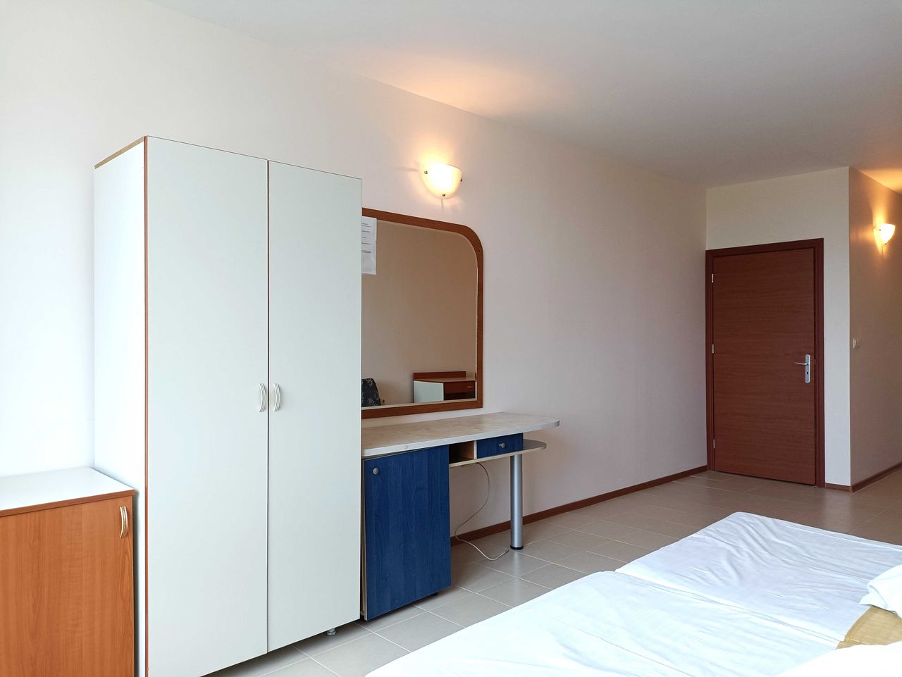 Продава се Двустаен апартамент в к.к. Слънчев бряг - 90 кв.м за 976 €/кв.м - Снимка #3