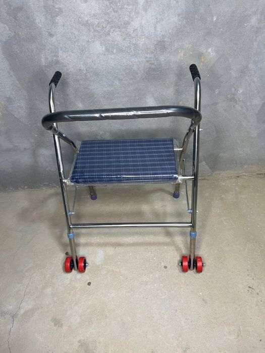 Ходунок на роликах для инвалидов с мягким сиденьем