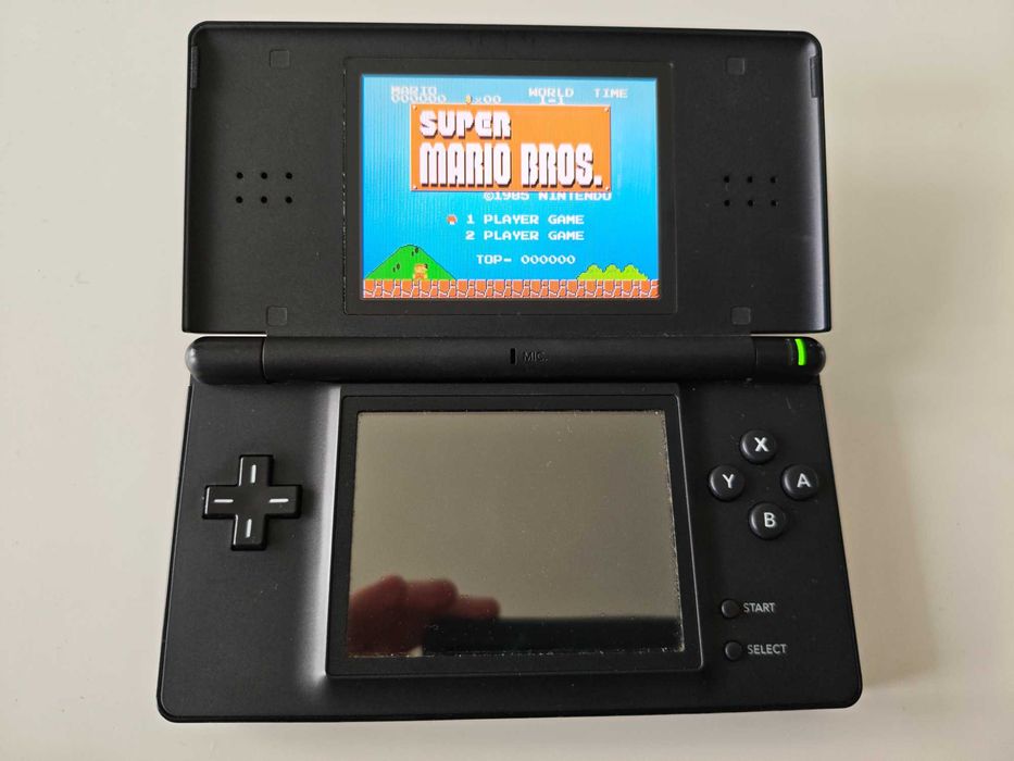 Nintendo DS Lite - качени много игри