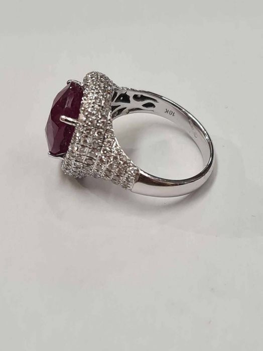 Inel din aur alb 18k cu rubin natural 8.00 ct. si diamante naturale