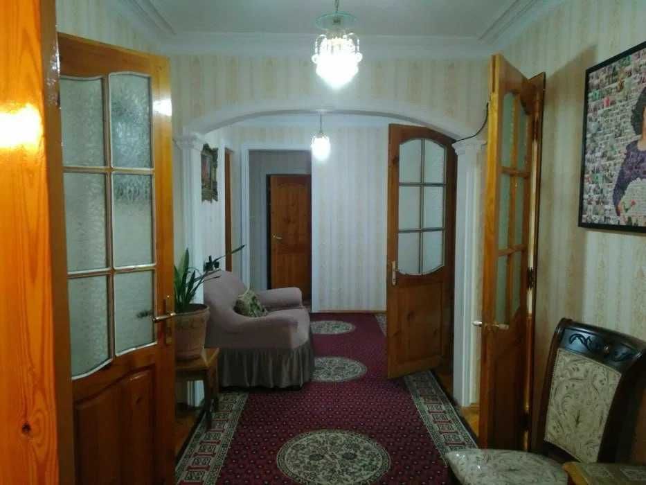 Продаётся квартира Ойбек Банковская 4/8/9 185м2 ор-р Шох Мед