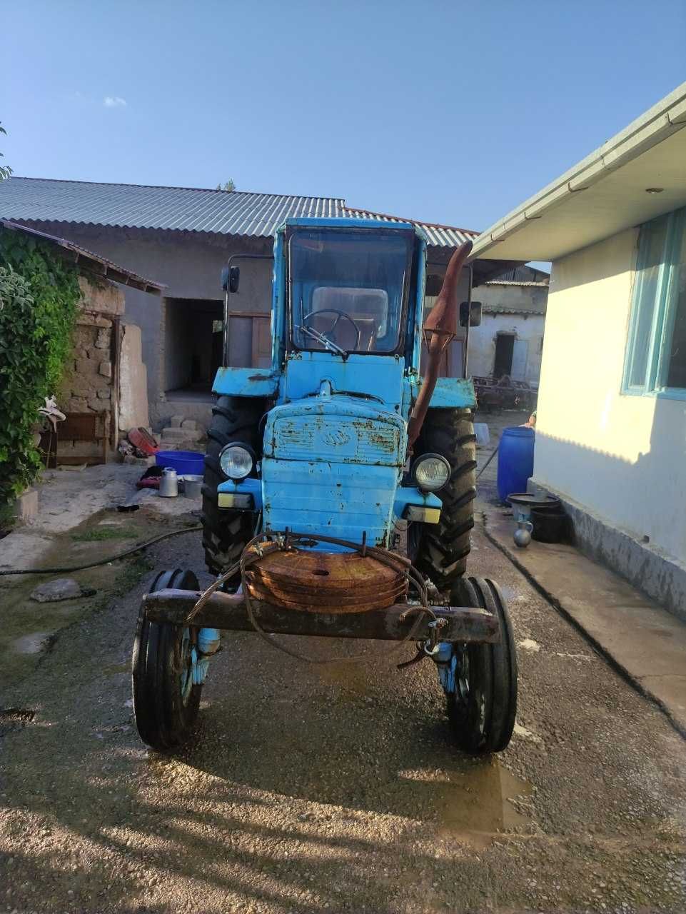 Traktor sotiladi barcha narsalari bilan