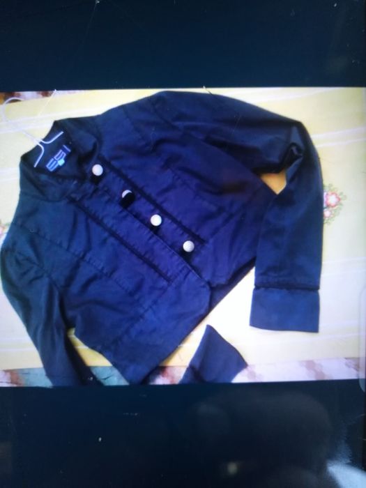 Geaca blugi prespalata cu încaltaminte