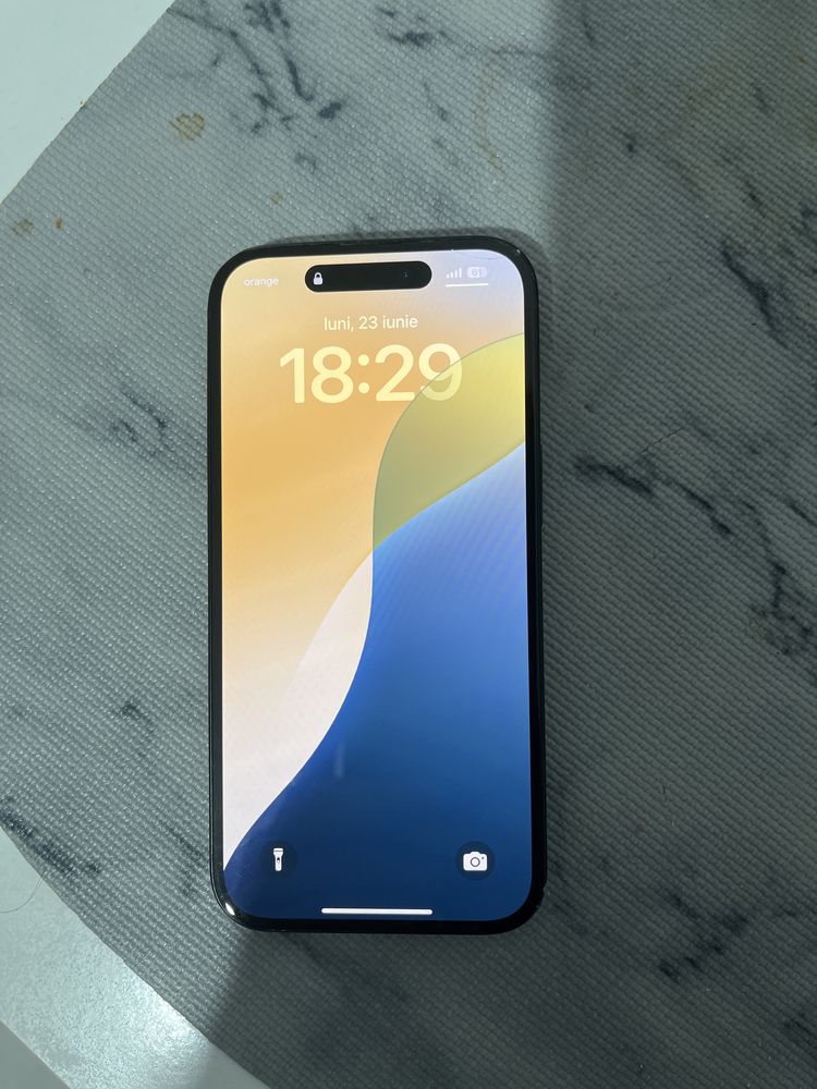 Vand Iphone 15 2000 lei urgent