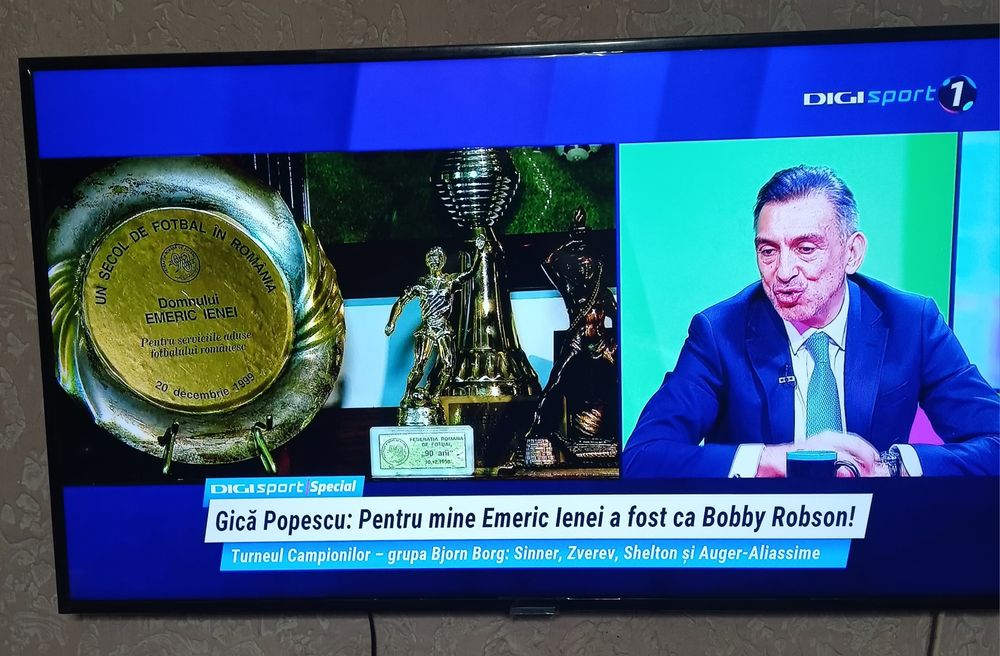 Vand Televizor Smart LED Samsung 4K UltraHD, Diagonala 108cm