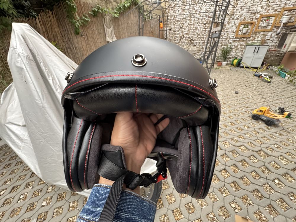 Каска MT helmets LE MANS 2 SV