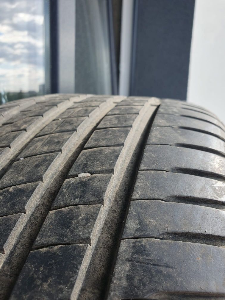 Anvelope Vara 245/40R18