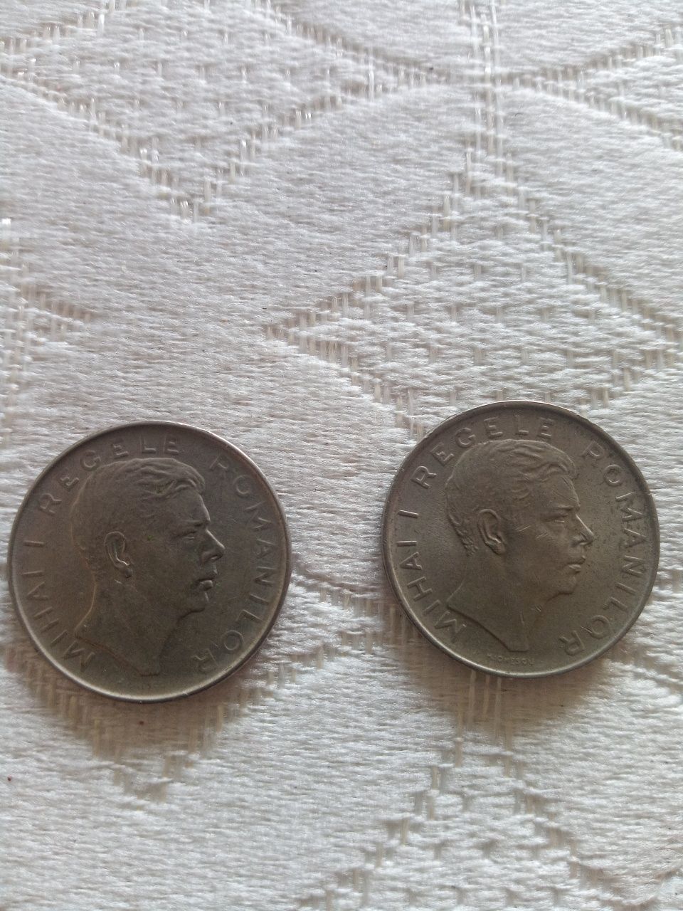 Vând monede de 100 lei din 1943,1944
