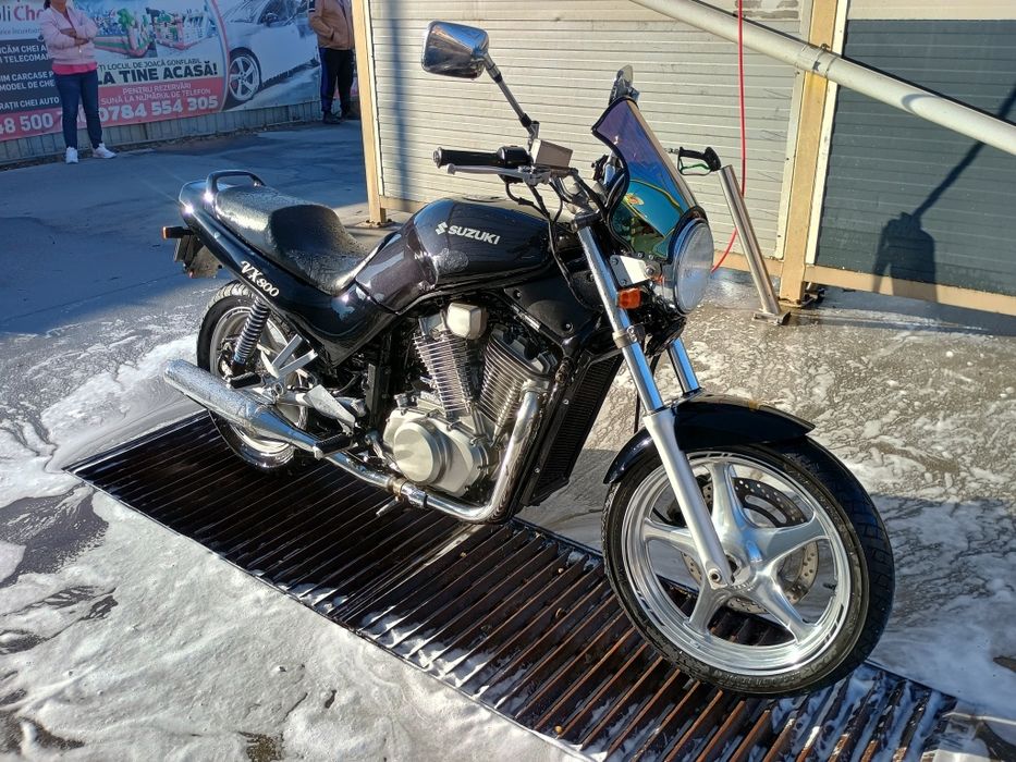 Suzuki VX 800 schimb cu maxi-scuter
