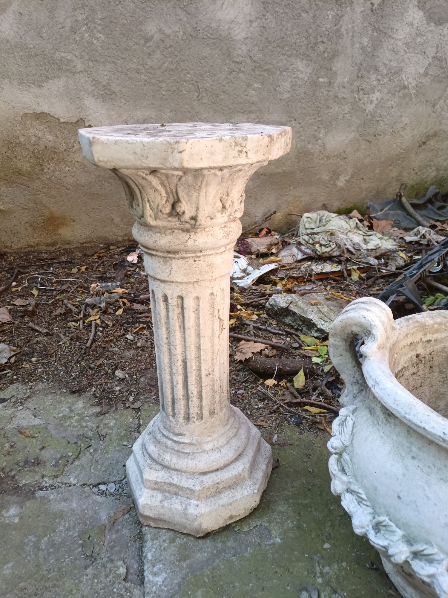Ghiveci flori stilpi decorativi ciment vechi