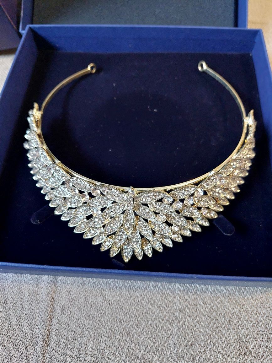 Vand coronita de mireasa noua