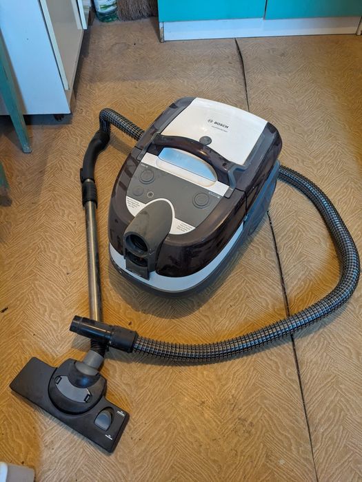 Aspirator Bosch cu functie de spalare