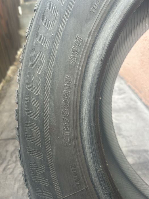 Anvelope iarna bridgestone 215/60/16 pret pe set intreg