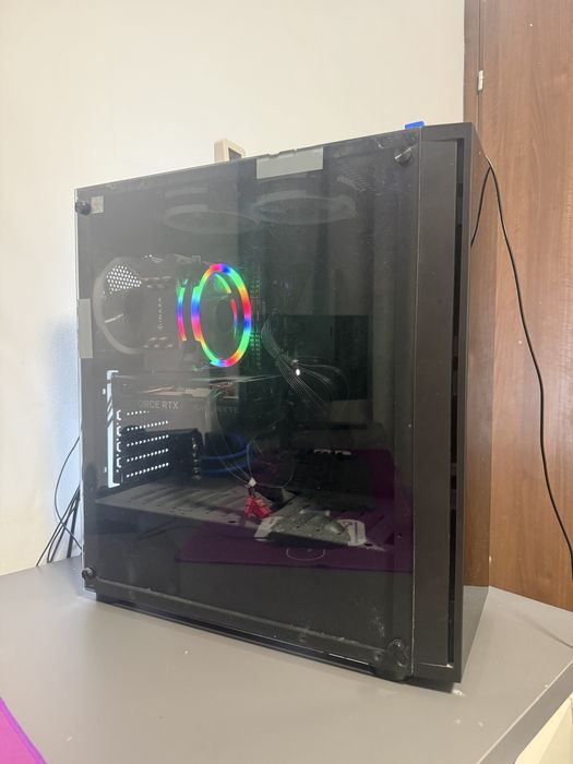 Setup complet Pc+monitor+accesoriile din imagine