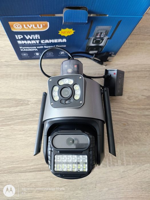 8 Mpx. Двойна вътрешна/външна двойна камера