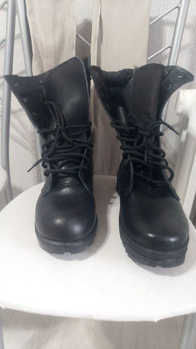 Продам зимние берцы.