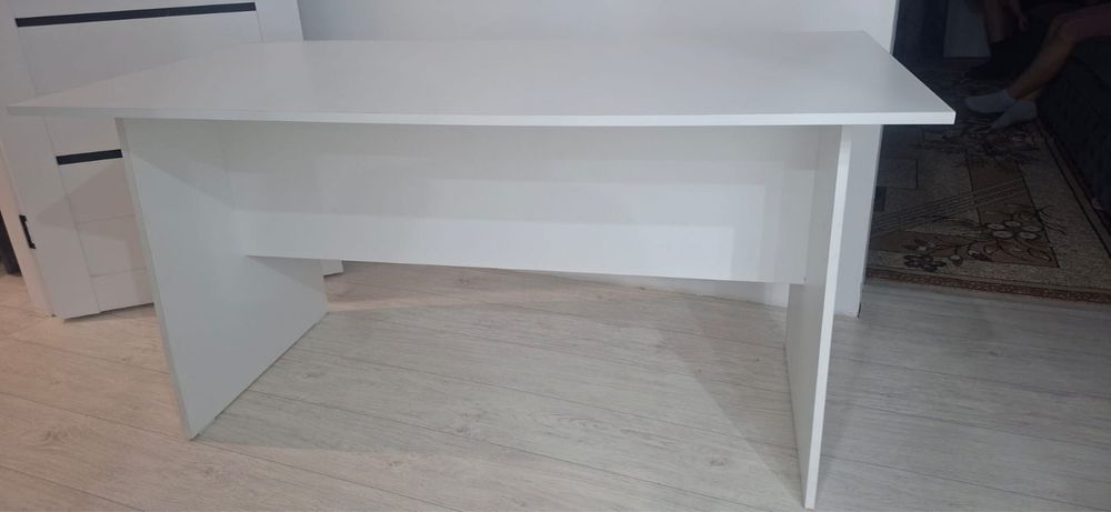 Продам кухонный стол