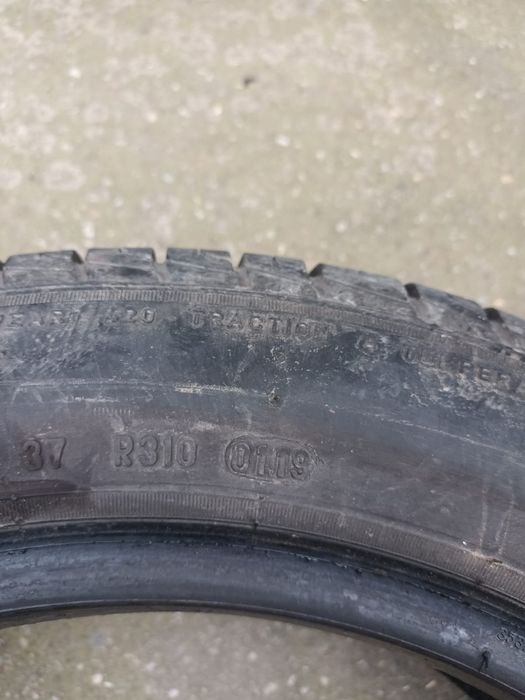 Vând  4 Anvelope vară Pirelli