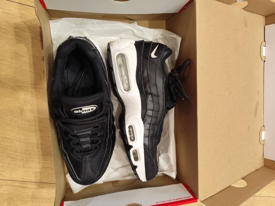 nike air max 95 black and white