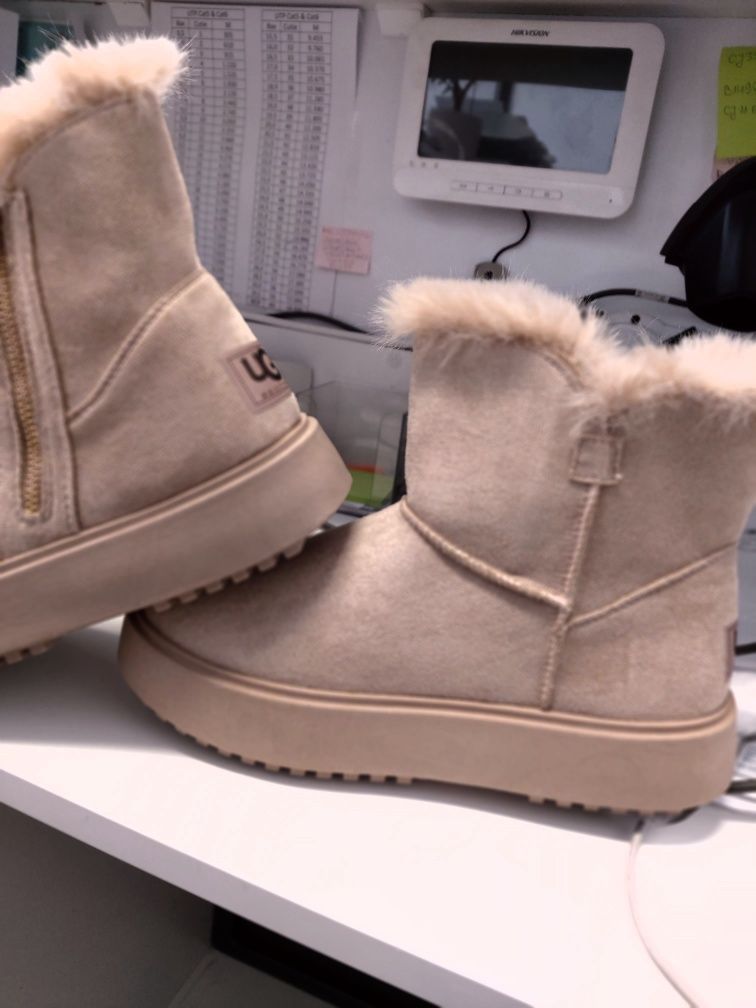UGG-uri imblanite marimea 38