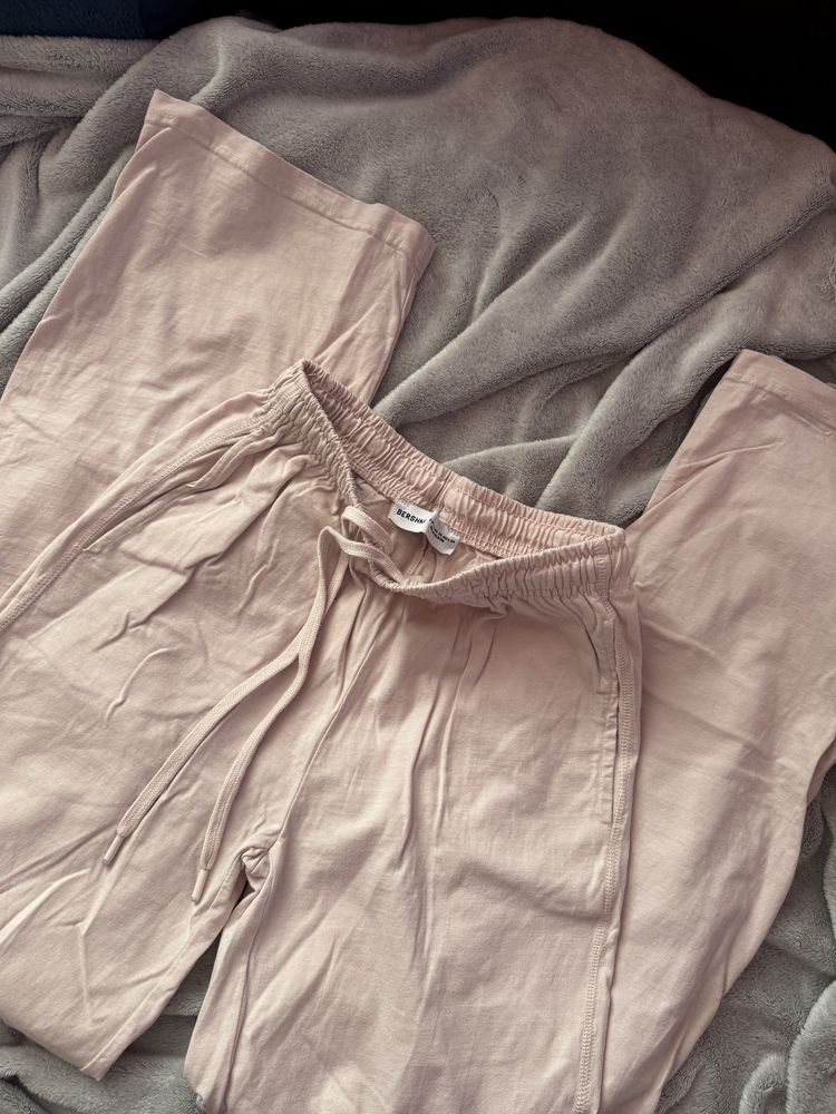 Анцунг Bershka розов
