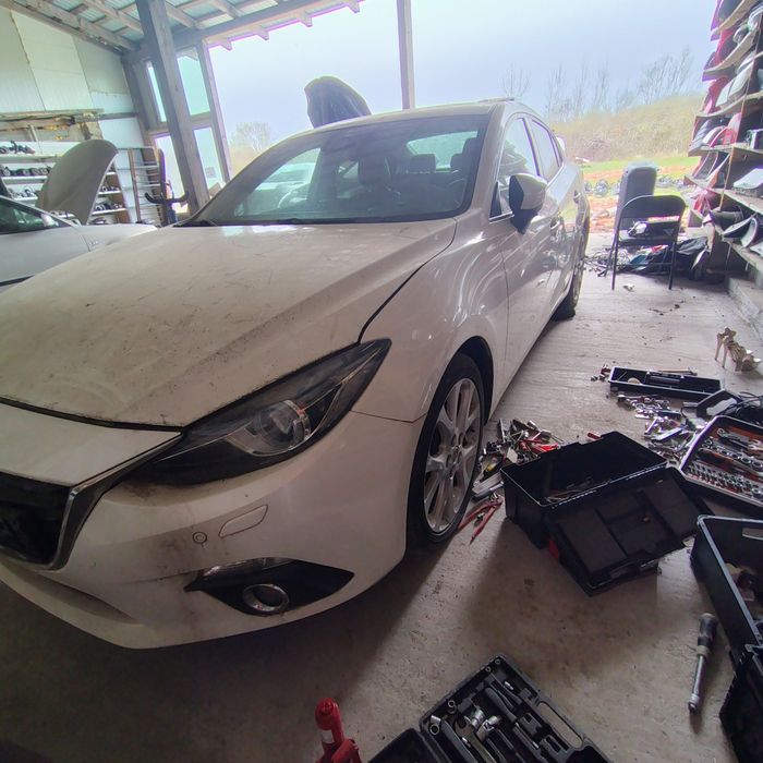 Dezmembrez Mazda 3 an 2014