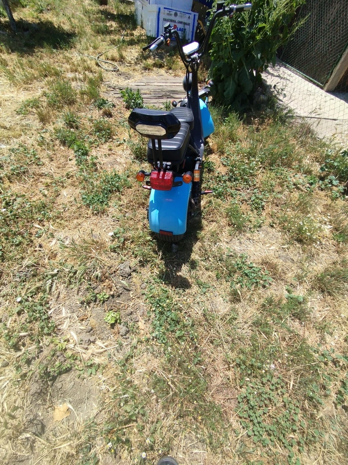 Scuter electric de două persoane