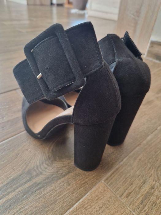 Pantofi cu bareta 37