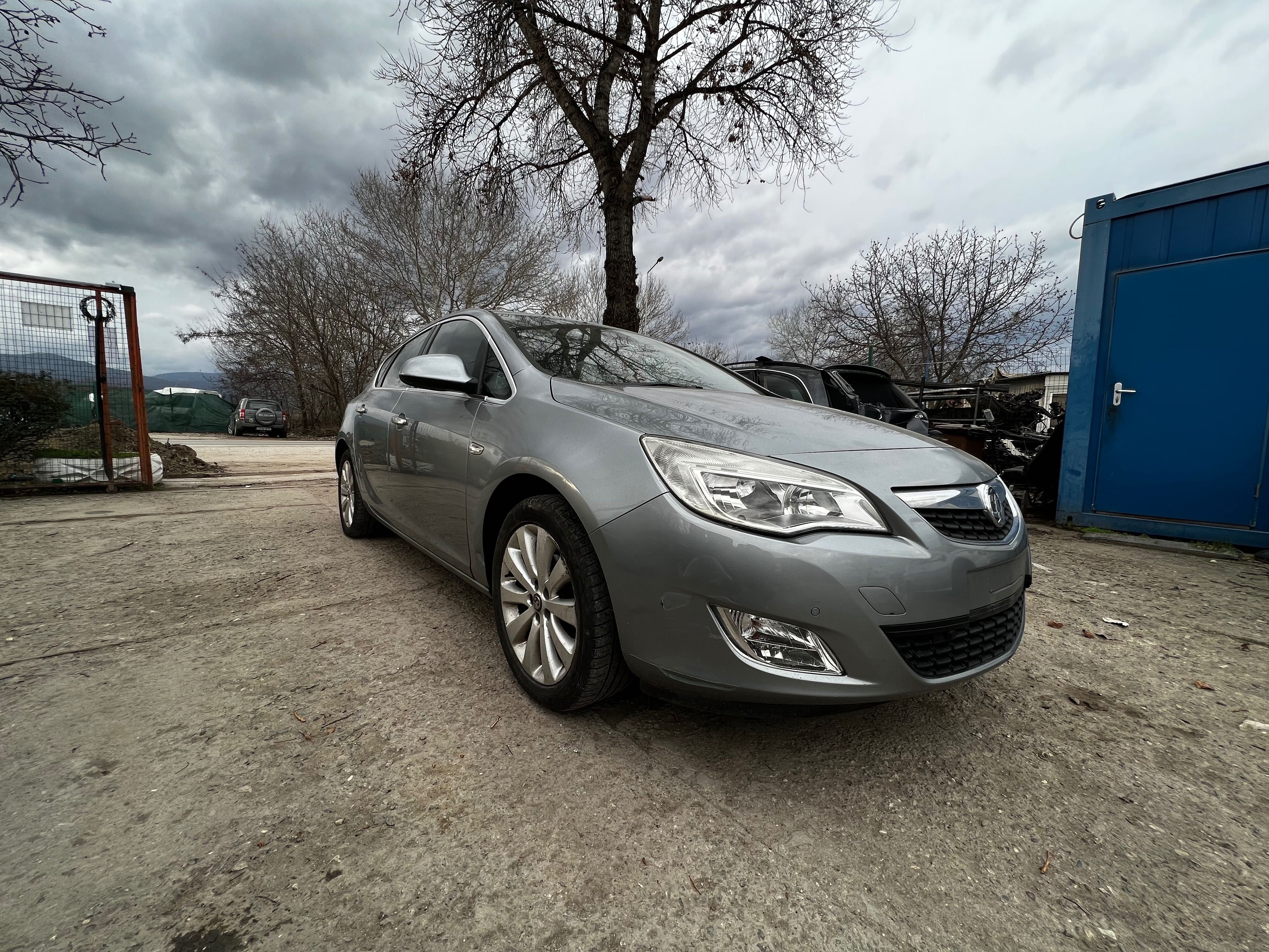 Opel Astra J 1.6 i. 2011г. на части