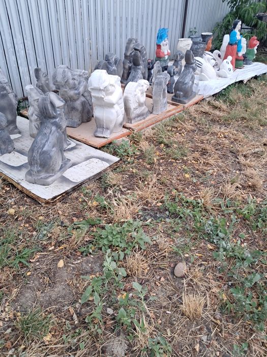 De vinzare diverse  modele figurine decorațiuni gradina