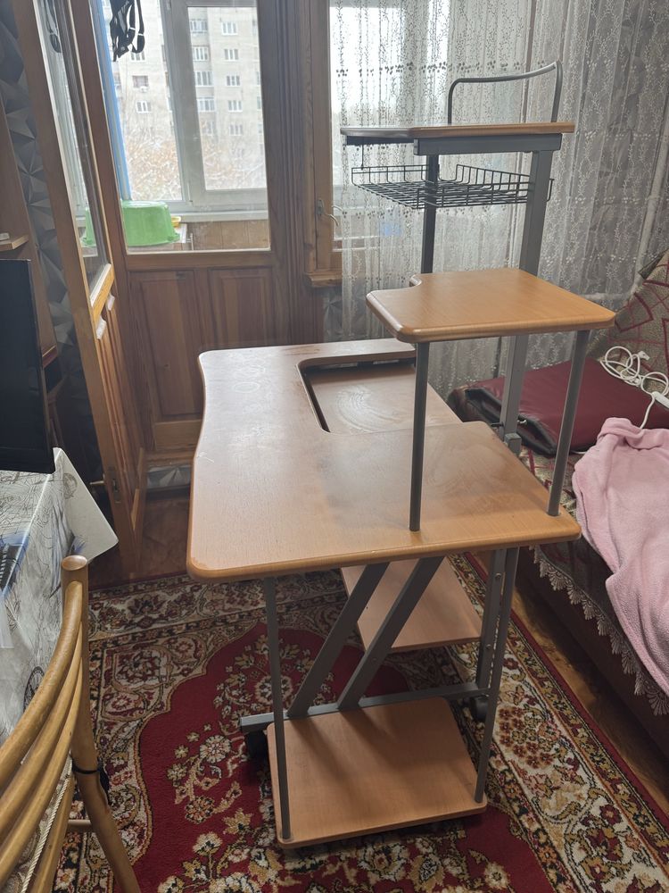 Продам компьютерный стол