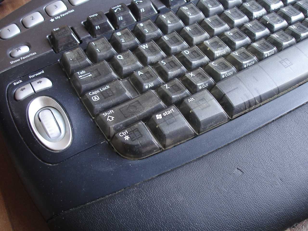 Microsoft  – комплект безжична клавиатура, мишка, приемник за компютър
