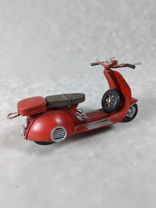 Jucarie sau obiect de colectie - scuter metalic vintage retro