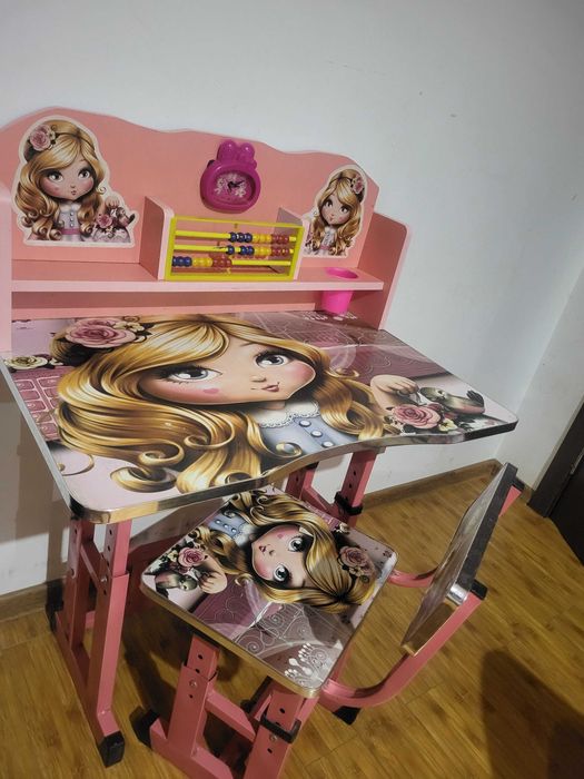 Birou pentru fetite.