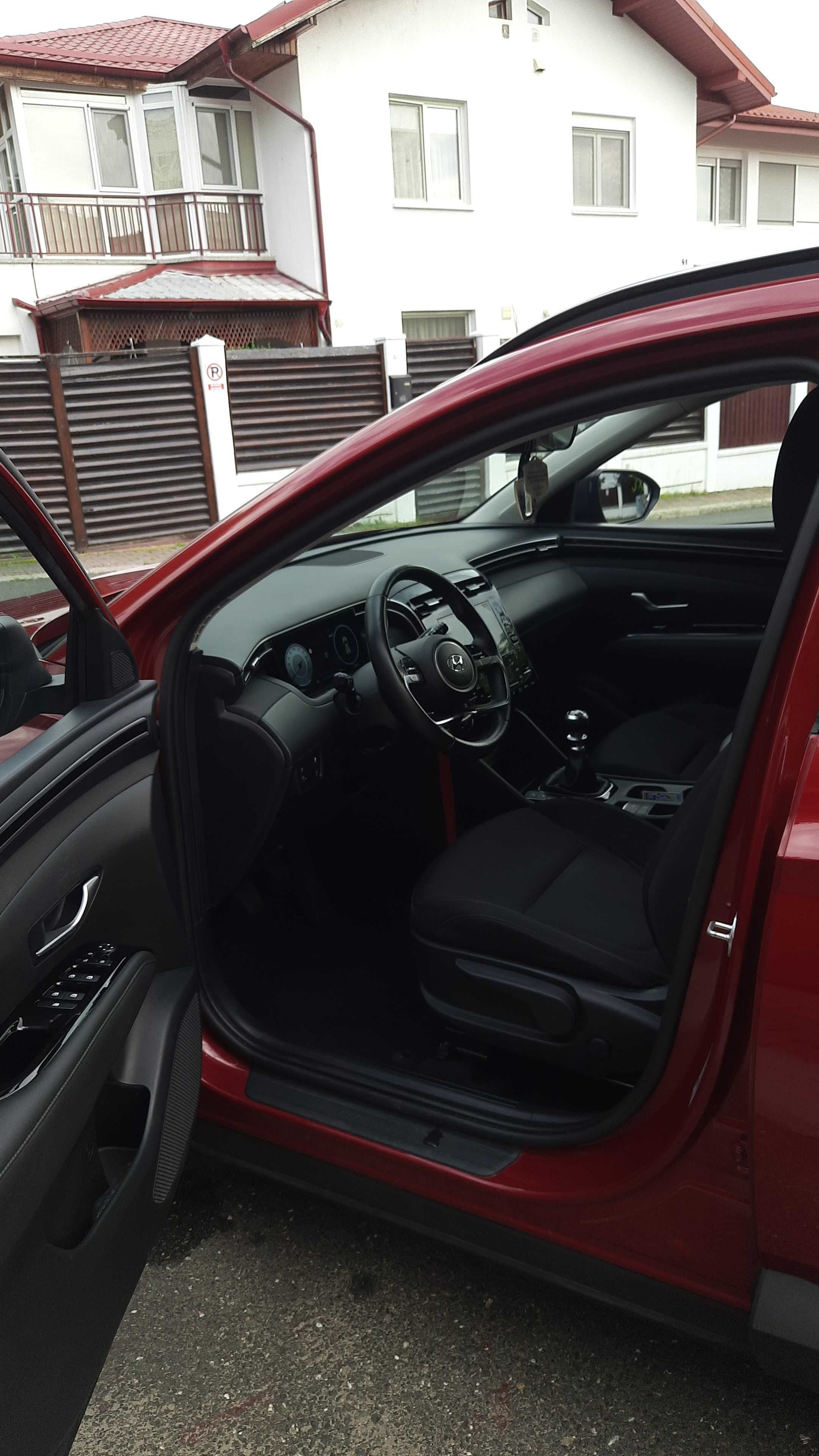 Hyundai Tucson 1.6 l 150 CP 2WD 6MT Style+, 22mii km, ca noua
