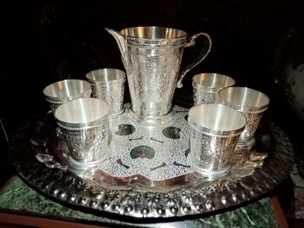 Boem serviciu din bronz masiv argintat carafa, tava și 6 pahare in sti