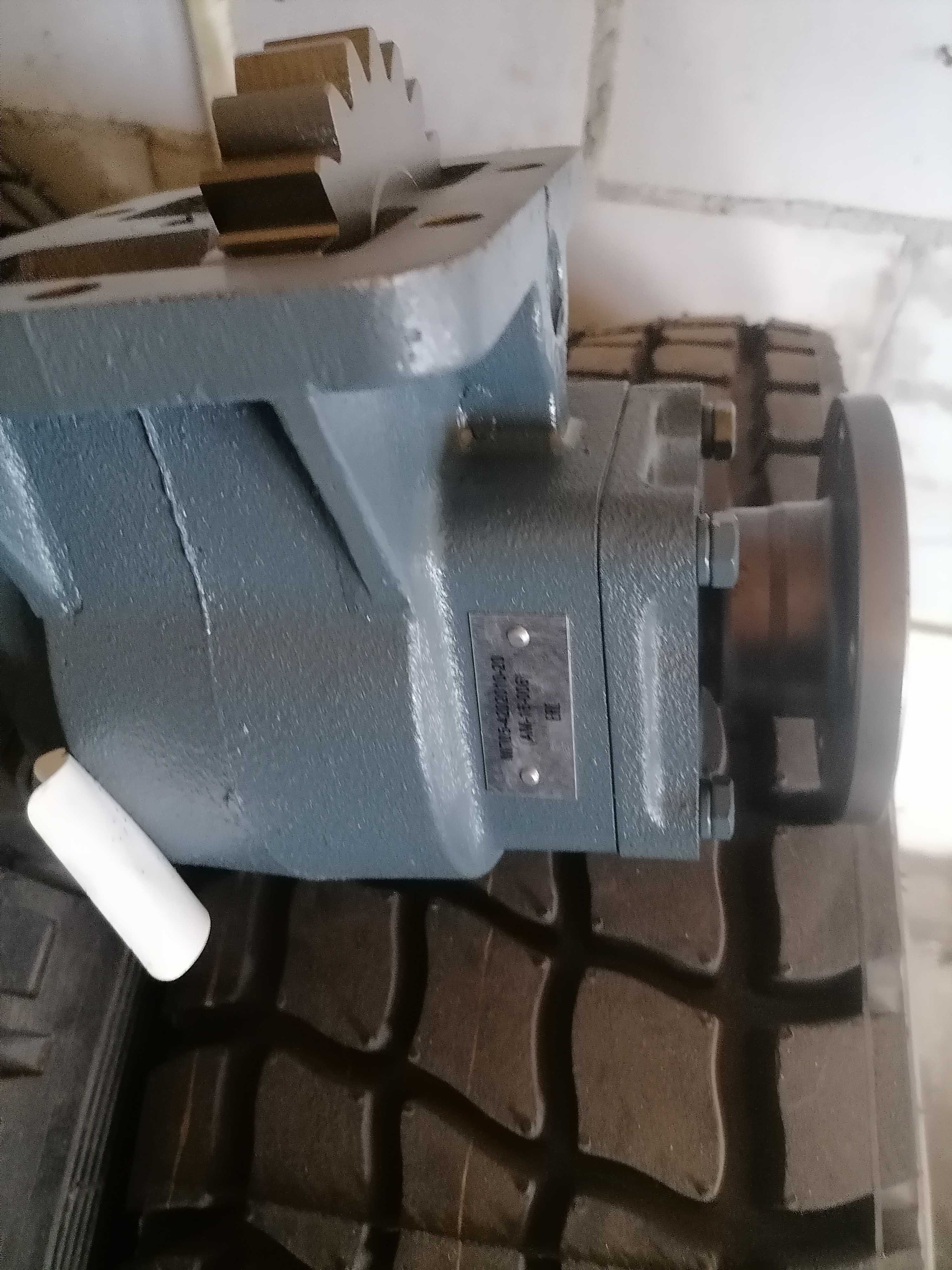 Продам раздатку автокран кпп зф9
