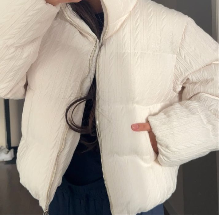 Продаю куртку носила меньше недели