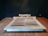 Pat model floating bed din lemn masiv