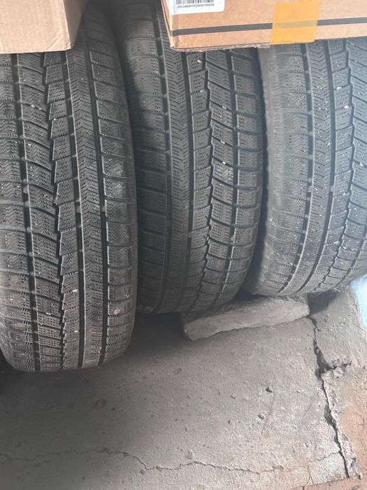 Шины зимние 205/55/16 пробег один сезон в хорошем состоянии