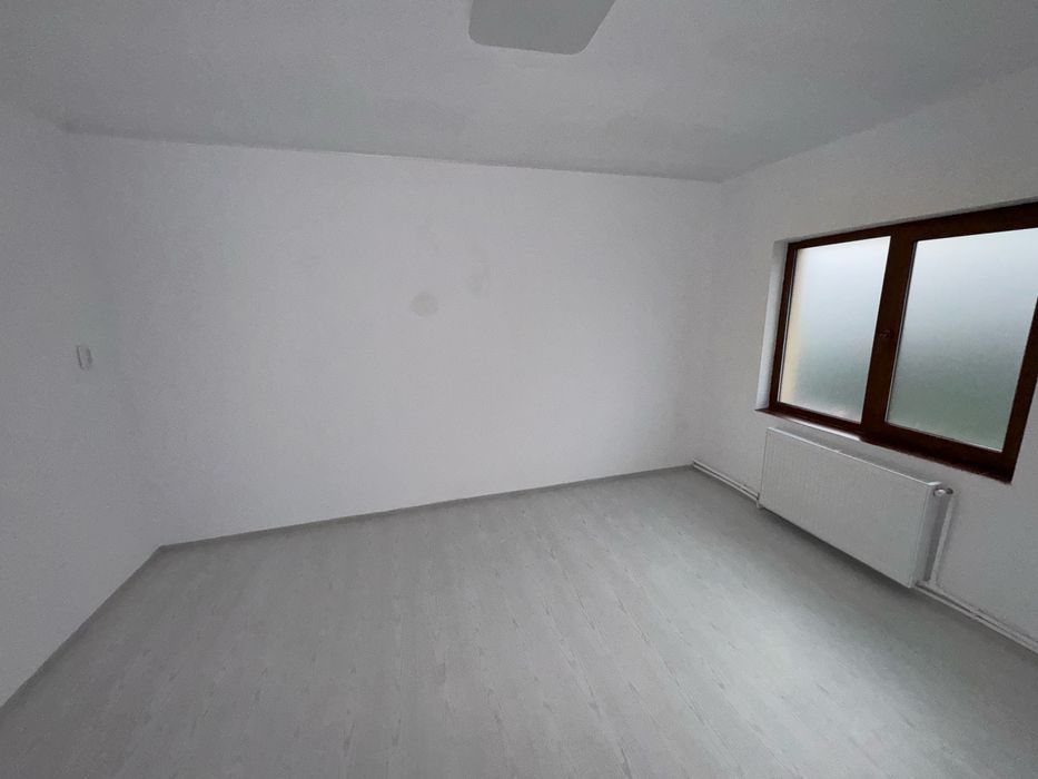 Spațiu comercial de închiriat – 50 m² - Constanța, KM 4-5