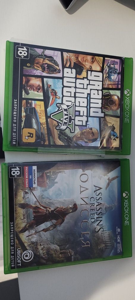 Продам x-box one с играми и джойстиками