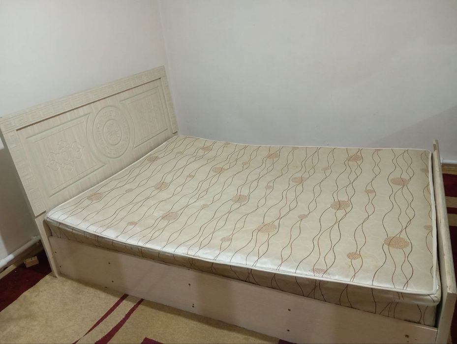 Krovat+matras, ugoloq, trimo