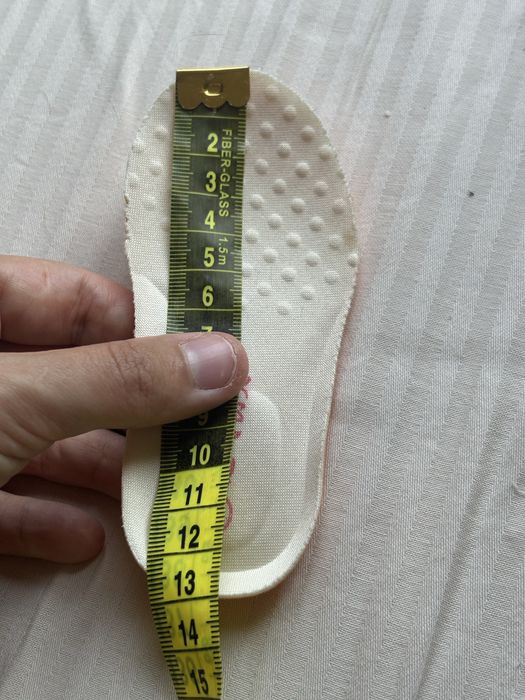 Продам детские кроссовки 18 размер